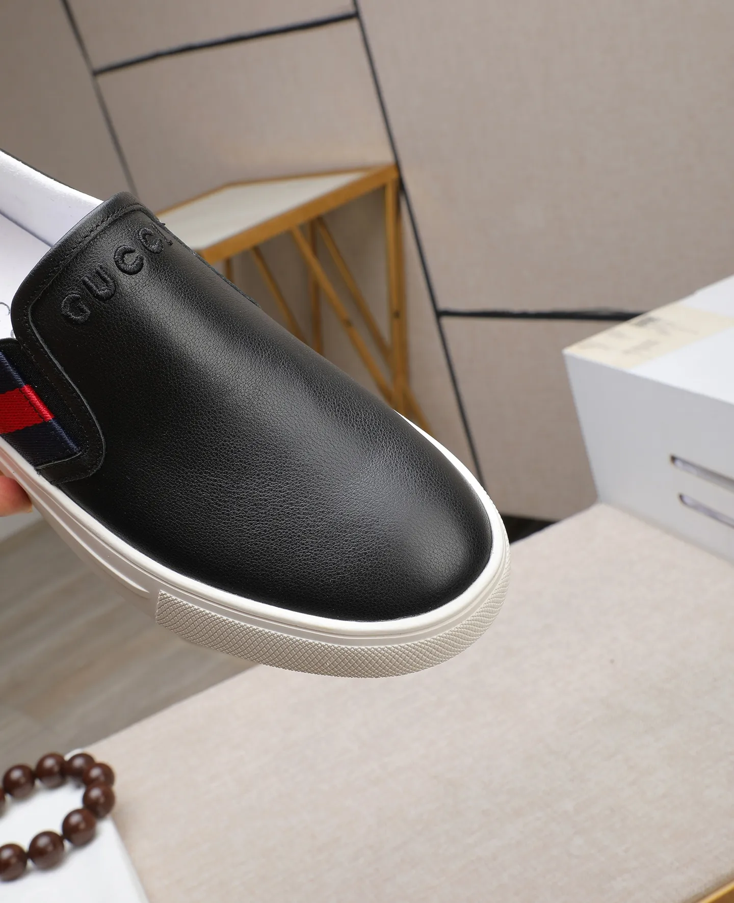 Men's shoes 💰460 GUCCI🔍🔍The latest models are on sale at the same time at the counter. Original calfskin imported from Italy, genuine leather lining, (high-end, extravagant, and classy) with exquisite workmanship. Soles: Original soles specially provided by the original factory. ⚠Exclusive double-layer movable molded soles are super comfortable⚠. Photos of the real thing🎬The real thing is even better🔍🔍"High quality·Follow the order" Code number 38-44